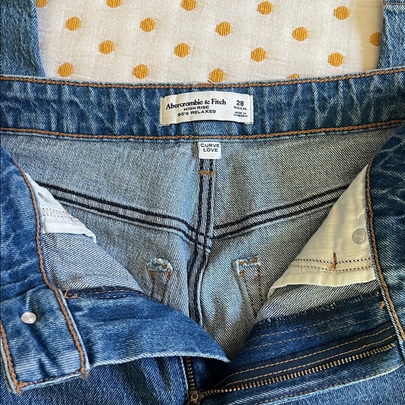 Abercrombie & Fitch Curve Love High Rise 90s Relaxed Jeans 28 Regular - Picture 4 of 5